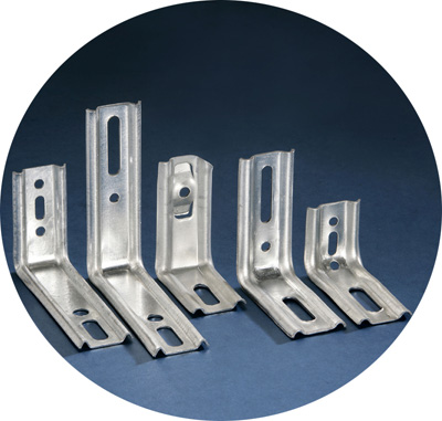 Equerres de fixation menuiseries